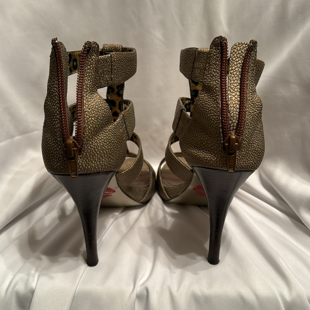 Bisou Bisou Zippered Back Heels - 4” - Picture 4 of 9